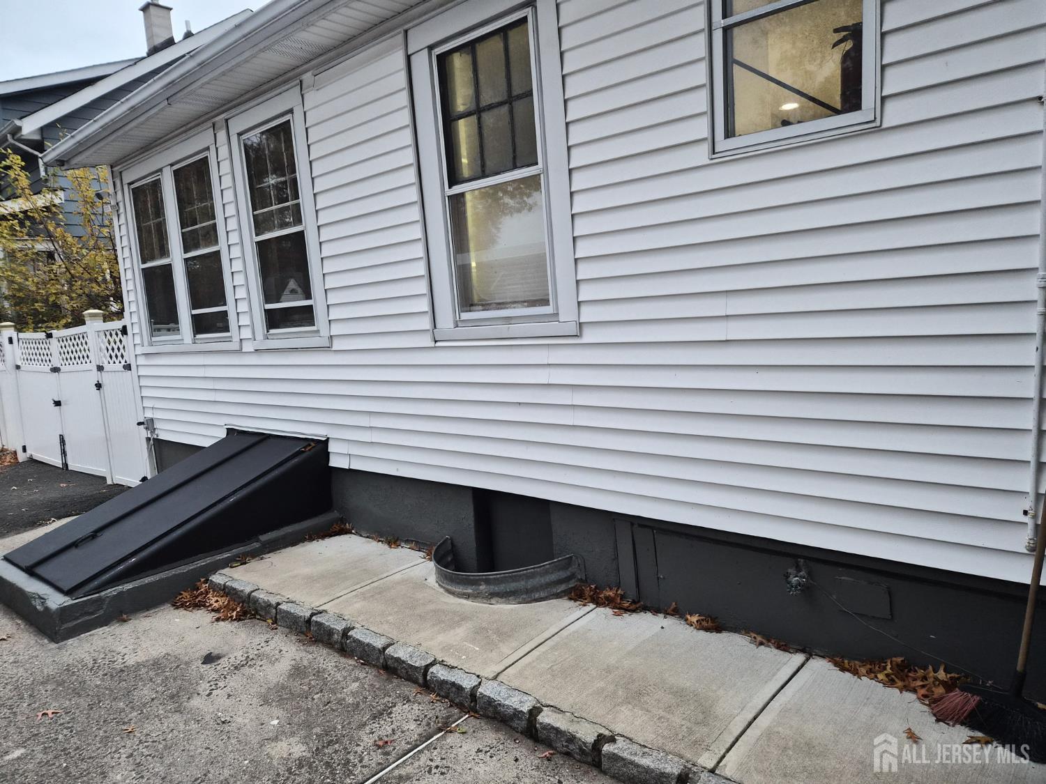 95 Farragut Road North Plainfield, NJ 07060 - Photo 23 of 30 a backyard of a house