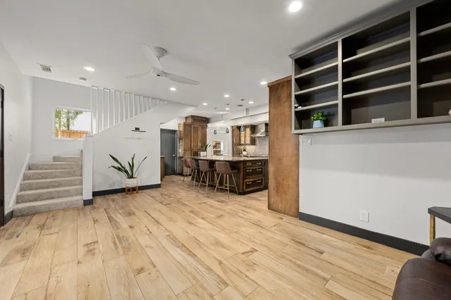 a view of livingroom with furniture