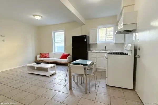 $1,700 | 236 Greenwich Avenue, Unit 5, Stamford, CT 06902