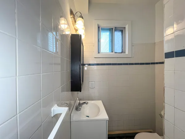 $1,700 | 236 Greenwich Avenue, Unit 5, Stamford, CT 06902