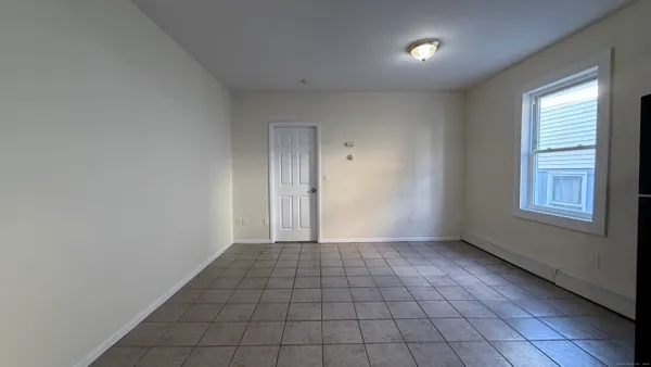 $1,700 | 236 Greenwich Avenue, Unit 5, Stamford, CT 06902