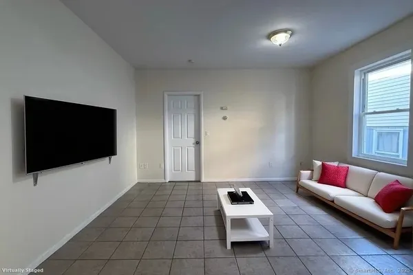 $1,700 | 236 Greenwich Avenue, Unit 5, Stamford, CT 06902