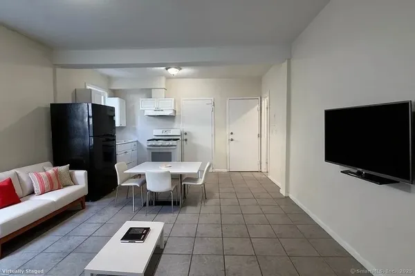 $1,700 | 236 Greenwich Avenue, Unit 5, Stamford, CT 06902