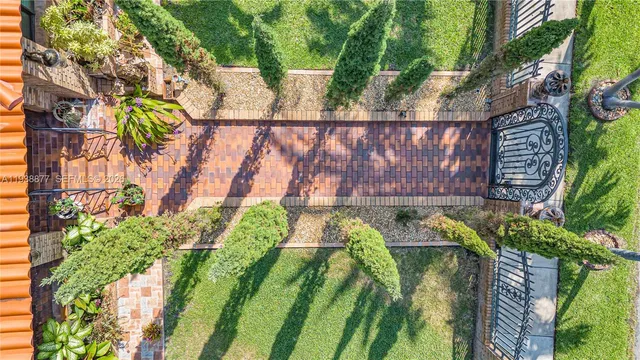 $2,595,000 | 110 Shore Drive West, Miami, FL 33133