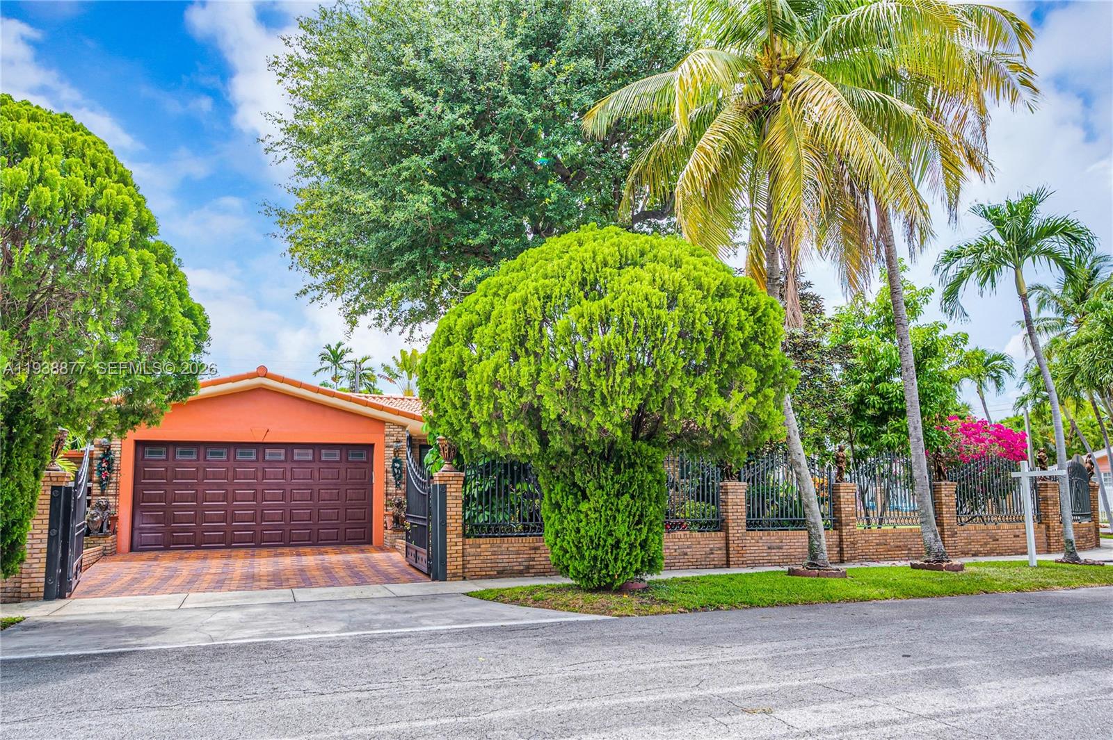 110 Shore Drive West Miami, FL 33133 - Photo 6 of 40 a front view of a house with yard