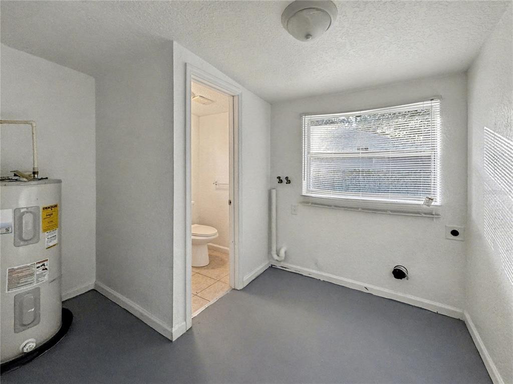 612 Kensington Street Eustis, FL 32726 - Photo 14 of 18 a view of an empty room with a window