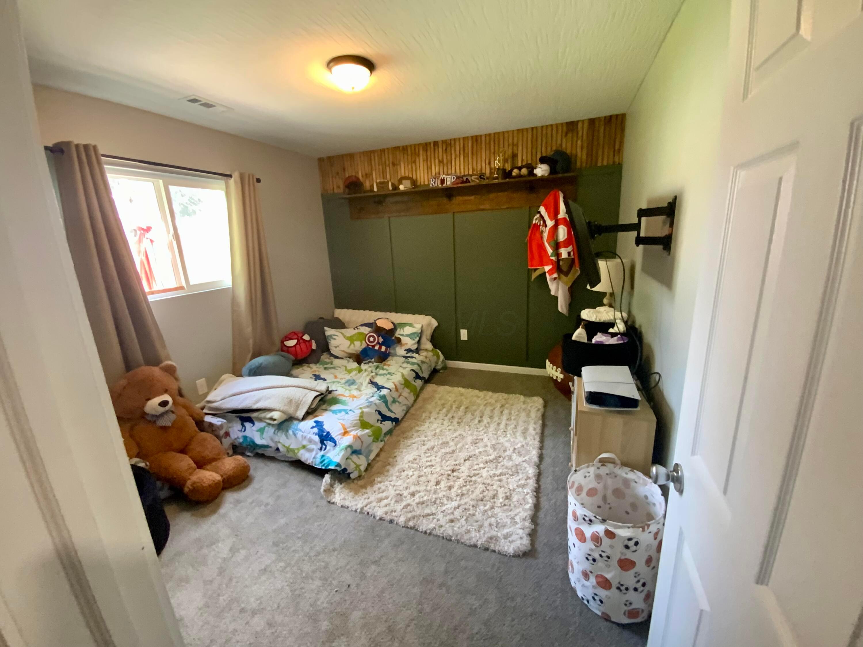 2901 Nuway Road Columbus, OH 43207 - Photo 13 of 21 Bedroom 2 of 4