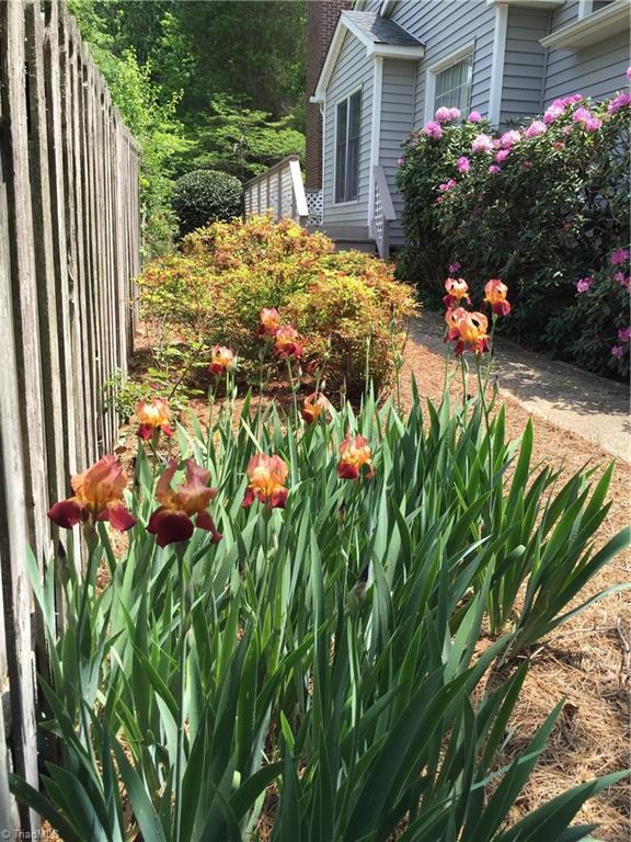 129 Pebble Rdg Lane Winston-Salem, NC 27104 - Photo 2 of 24 Beautiful walk to the front door