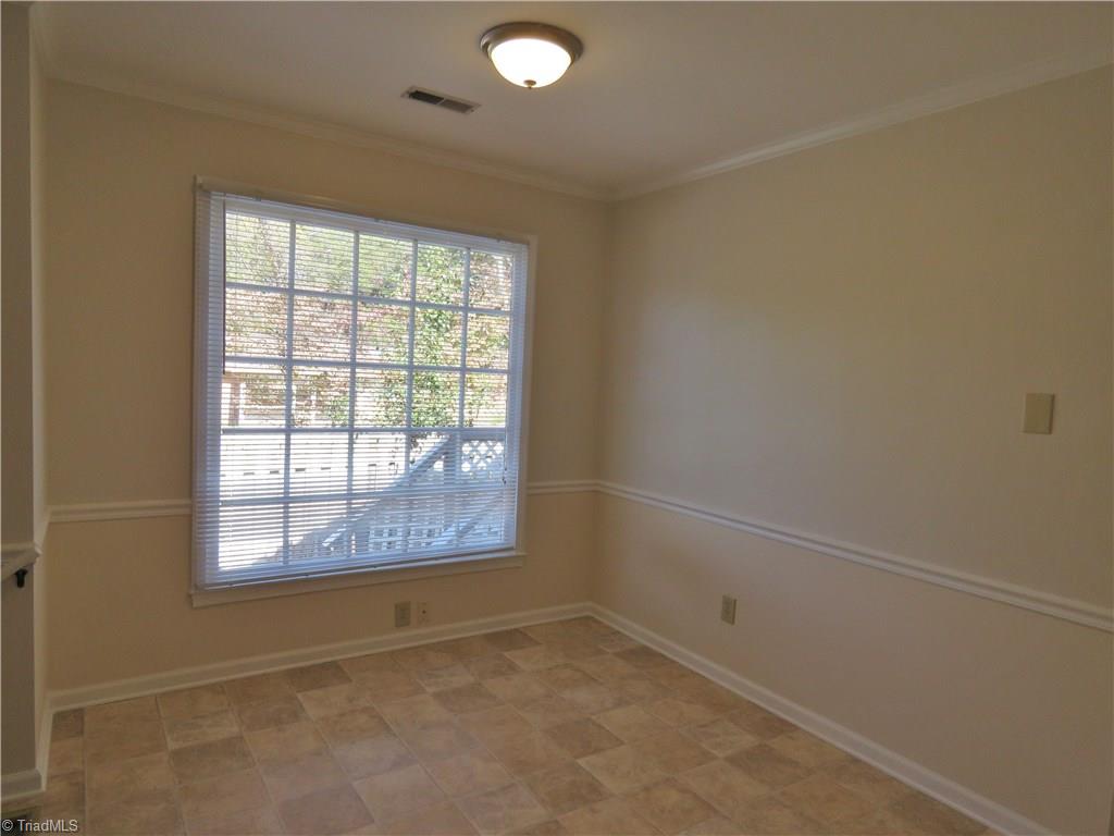 129 Pebble Rdg Lane Winston-Salem, NC 27104 - Photo 11 of 24 Eat in kitchen