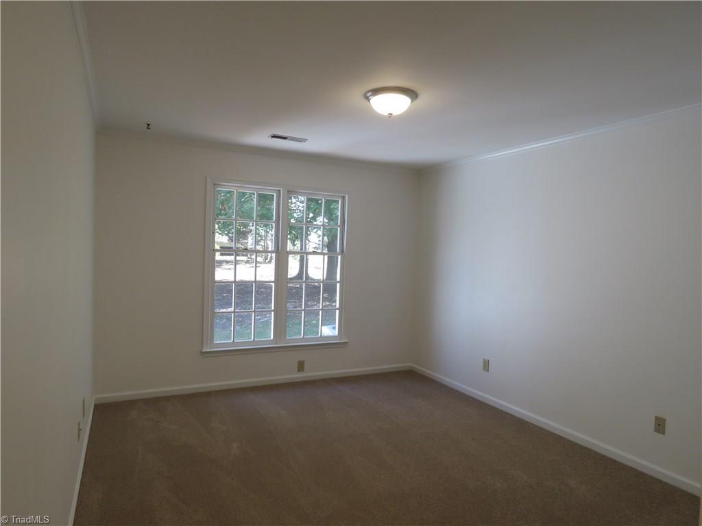 129 Pebble Rdg Lane Winston-Salem, NC 27104 - Photo 13 of 24 Spacious master bedroom