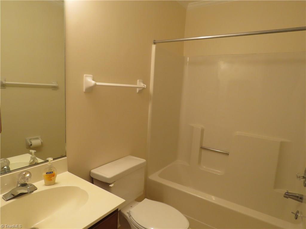 129 Pebble Rdg Lane Winston-Salem, NC 27104 - Photo 17 of 24 Second bath