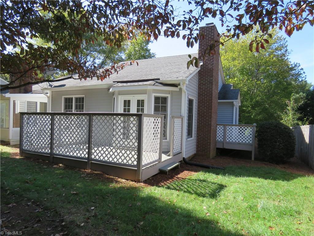 129 Pebble Rdg Lane Winston-Salem, NC 27104 - Photo 20 of 24 Back deck