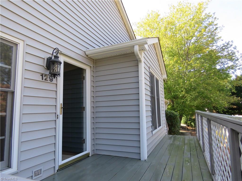 129 Pebble Rdg Lane Winston-Salem, NC 27104 - Photo 3 of 24 Entry to front door