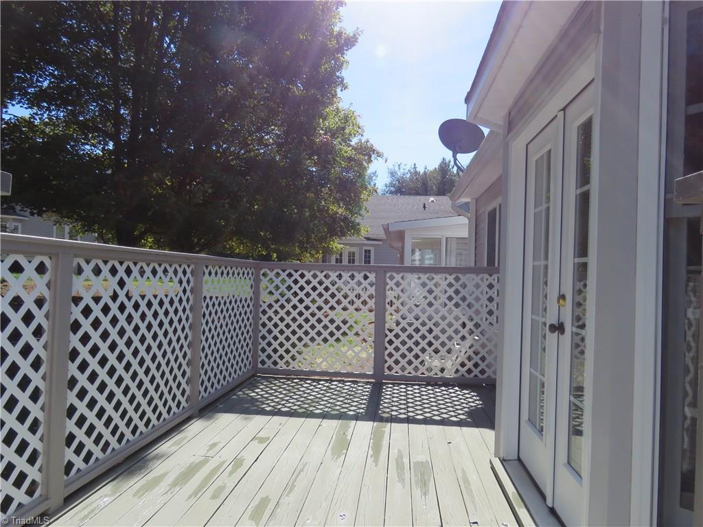 129 Pebble Rdg Lane Winston-Salem, NC 27104 - Photo 21 of 24 Entry to front door
