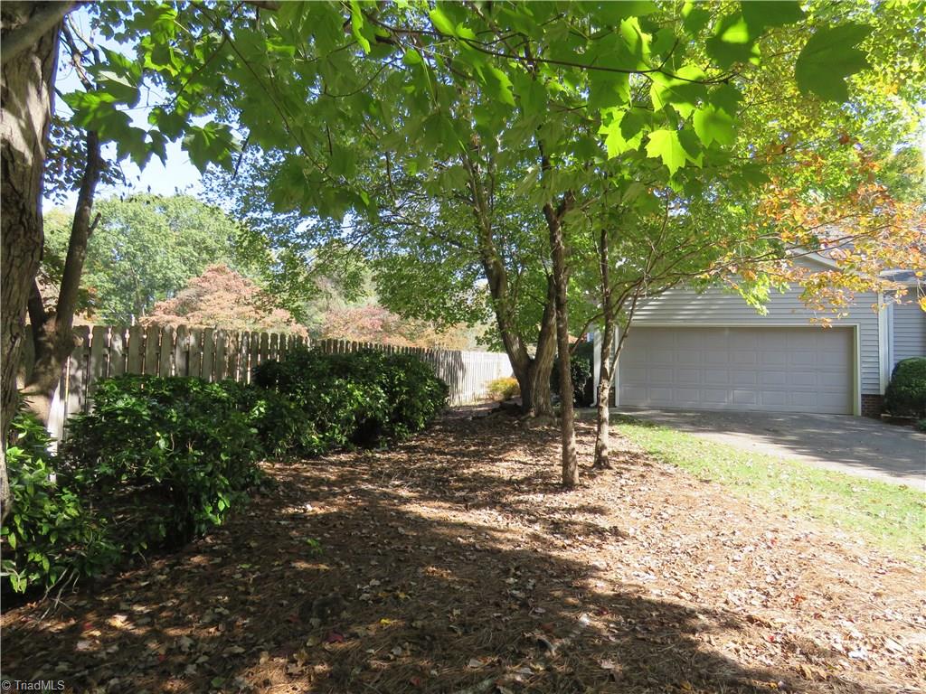 129 Pebble Rdg Lane Winston-Salem, NC 27104 - Photo 5 of 24 Nice side yard offering privacy