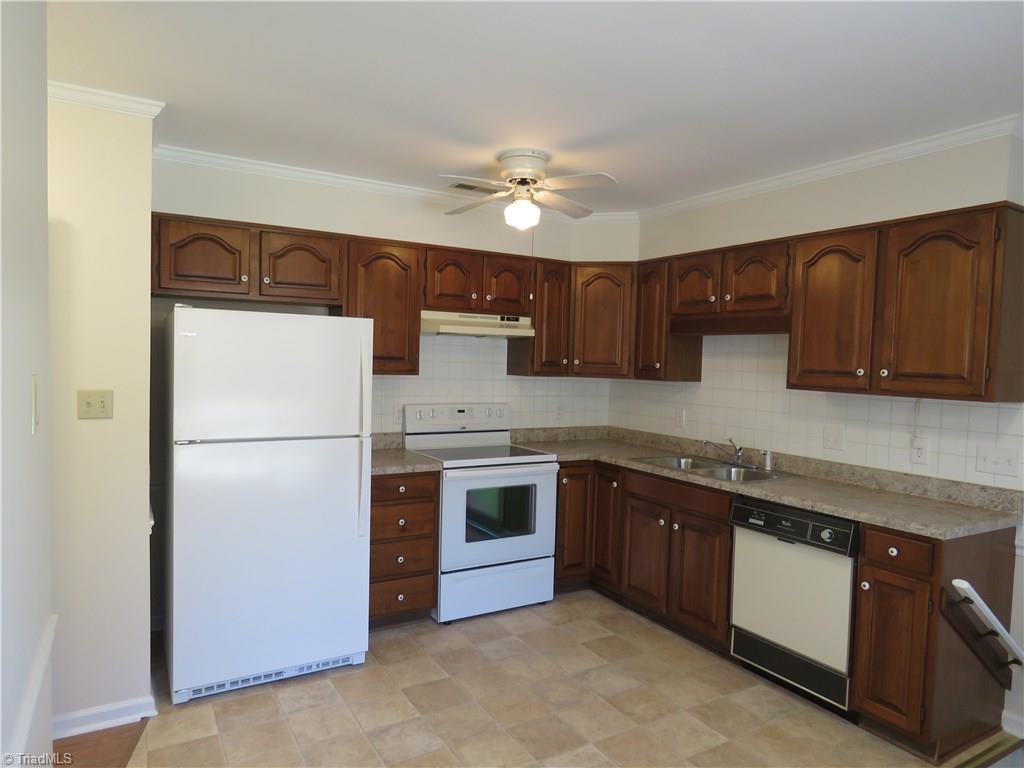 129 Pebble Rdg Lane Winston-Salem, NC 27104 - Photo 10 of 24 Great counter top space and cabinets