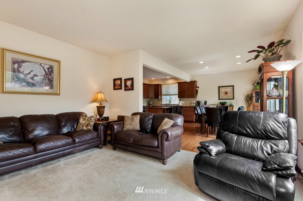 2126 132nd Street Southwest Everett, WA 98204 - Photo 3 of 13