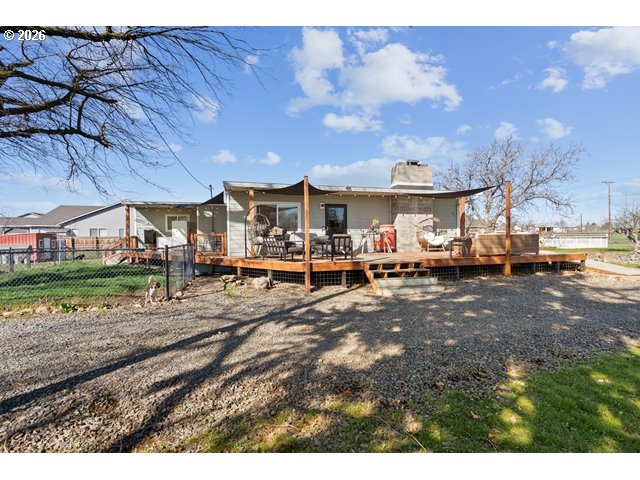 526 East Punkin Center Road Hermiston, OR 97838 - Photo 1 of 48 a view of a town with lots of trees