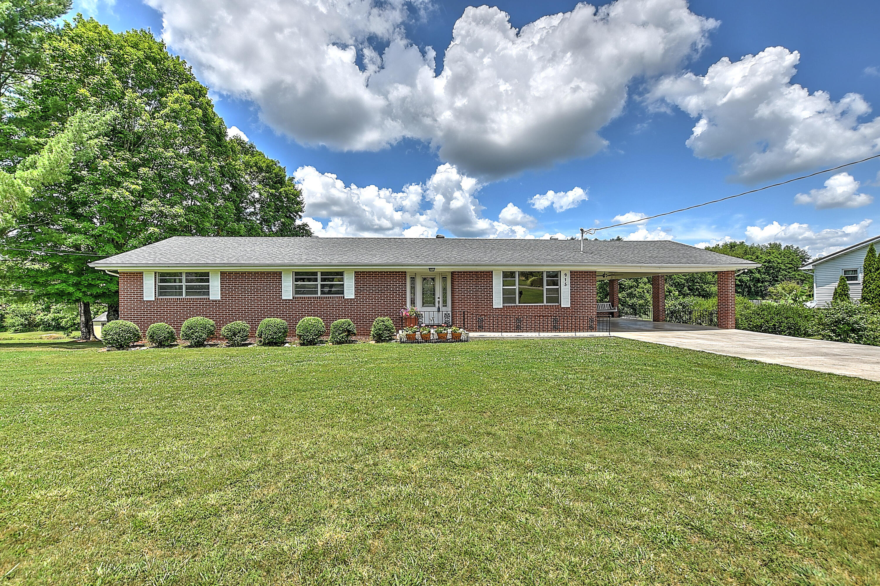 915 Meadowbrook