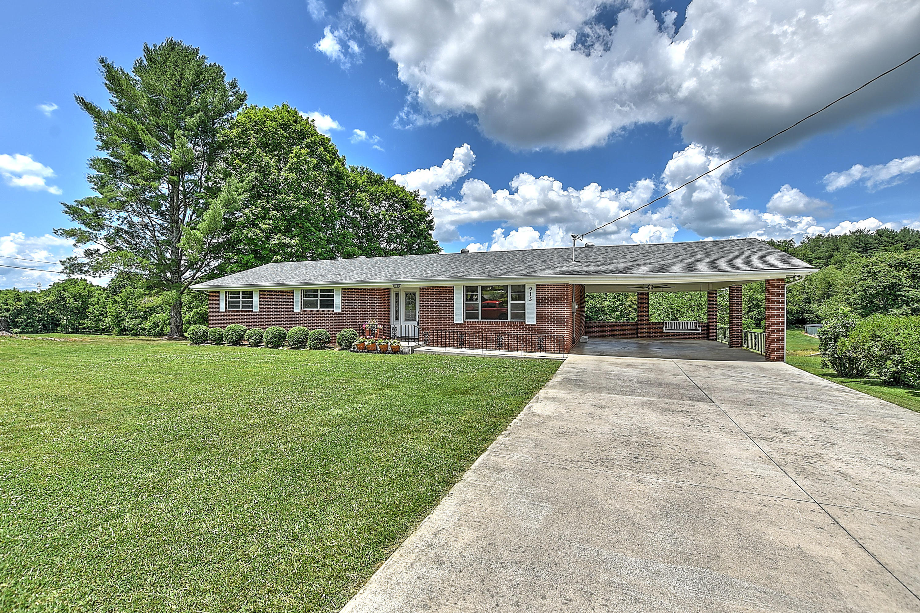 915 Meadowbrook Road Afton, TN 37616 - Photo 5 of 62 915 Meadowbrook-3