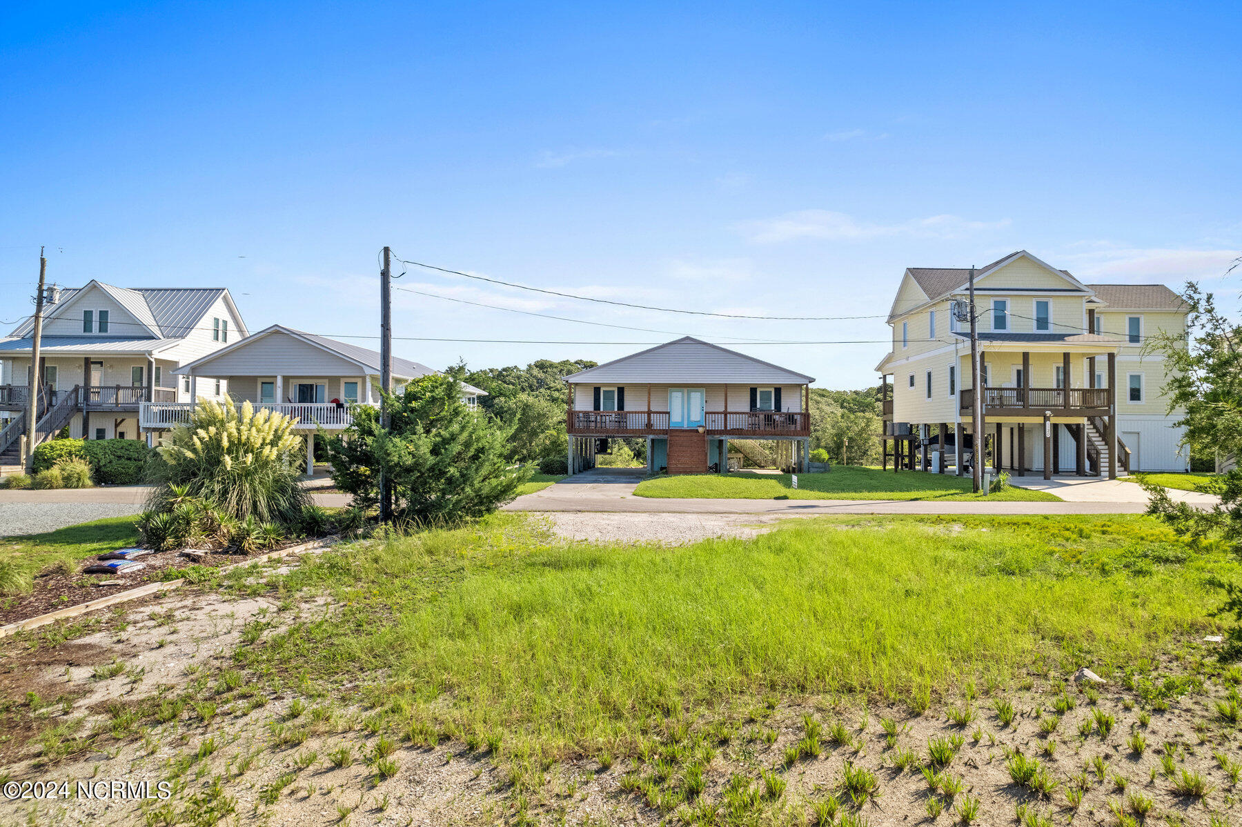 1123 Canady Avenue Topsail Beach, NC 28445 - Photo 4 of 33 004_dji_0478_294
