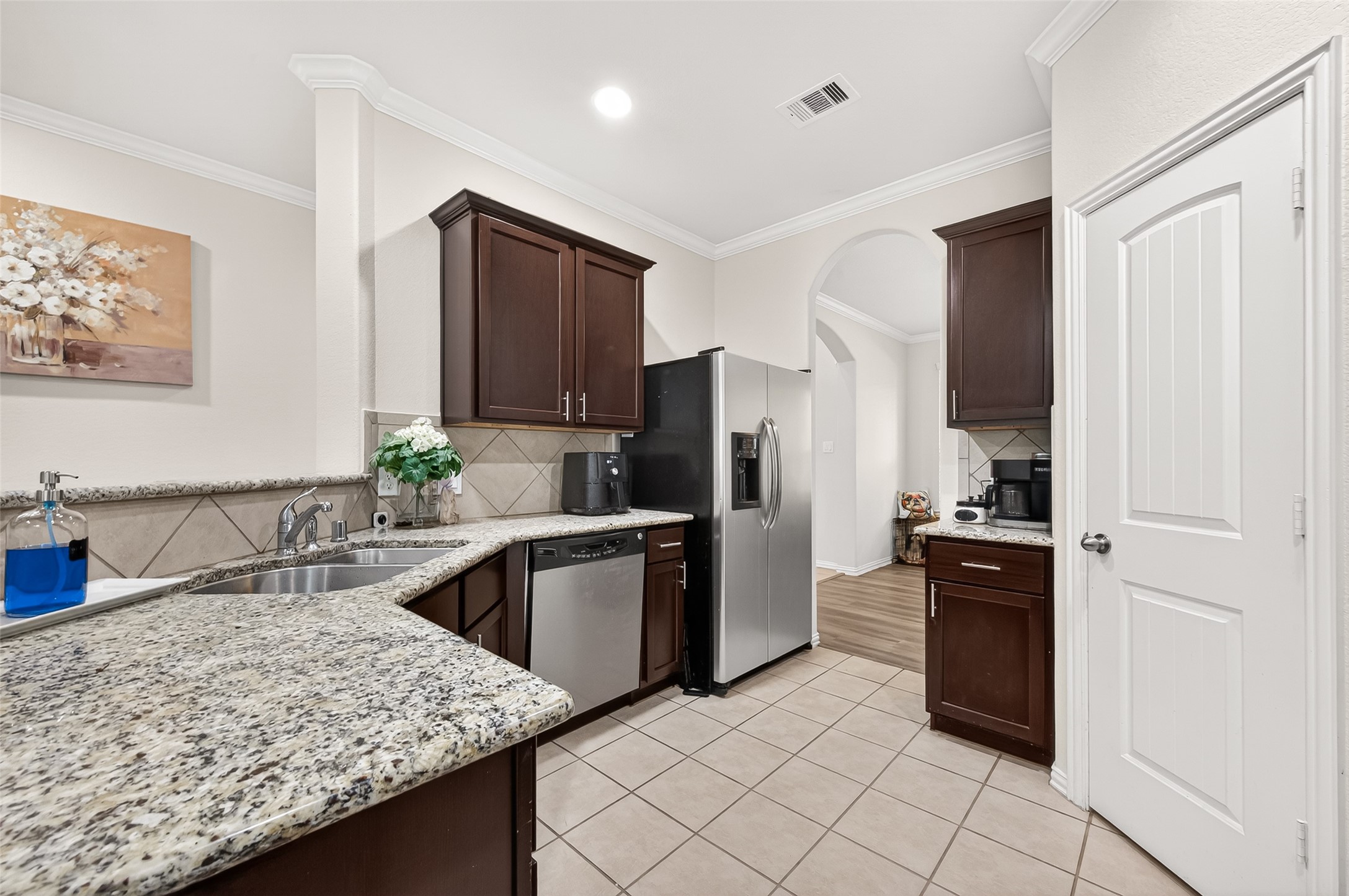 8 Landscape Court Conroe, TX 77301 - Photo 16 of 43 a kitchen with stainless steel appliances granite countertop a refrigerator and a sink