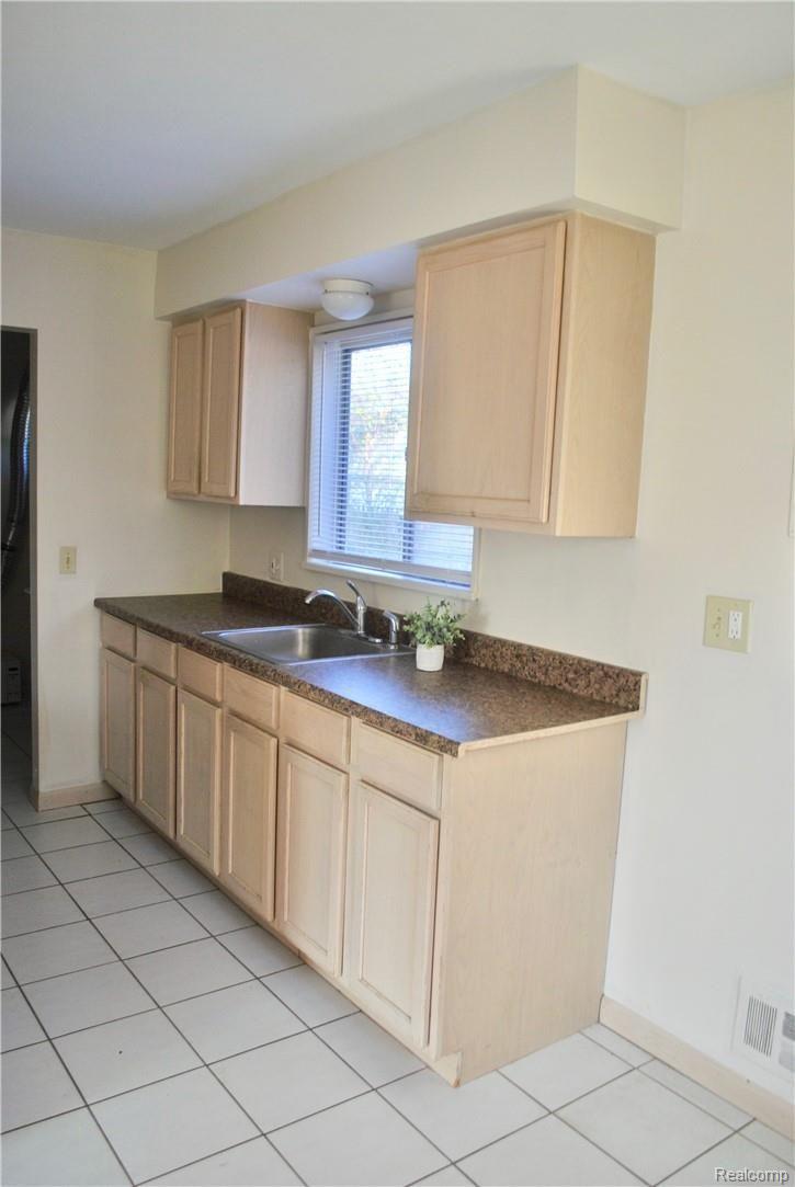 4114 Greenfield Road Berkley, MI 48072 - Photo 12 of 21 DSC_0877.jpg