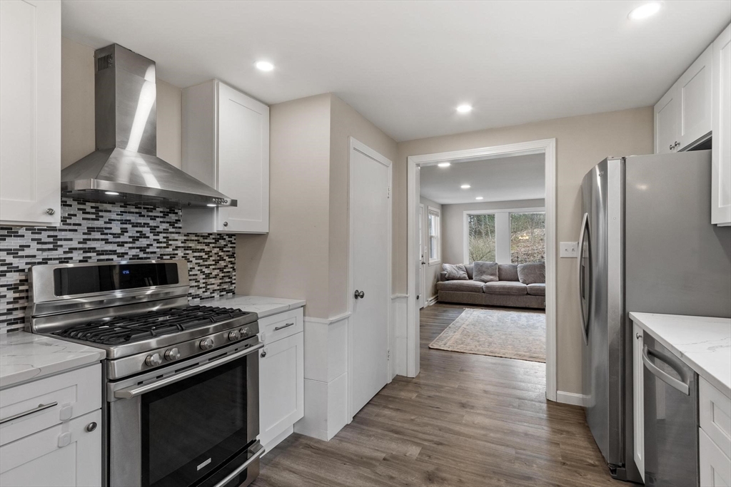 23 Monument Hill Road Chelmsford, MA 01824 - Photo 12 of 33