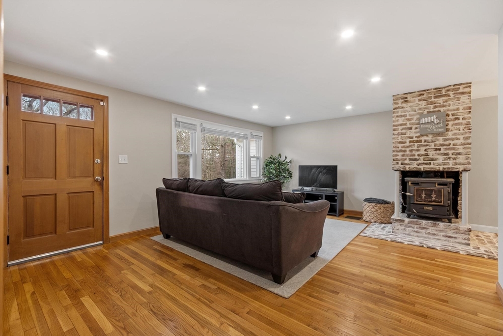 23 Monument Hill Road Chelmsford, MA 01824 - Photo 2 of 33