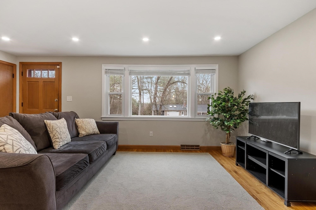 23 Monument Hill Road Chelmsford, MA 01824 - Photo 4 of 33