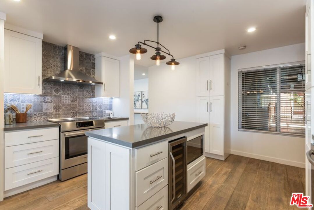 4300 Vía Dolce, Unit 102 Marina del Rey, CA 90292 - Photo 14 of 39 a kitchen with a stove and a sink
