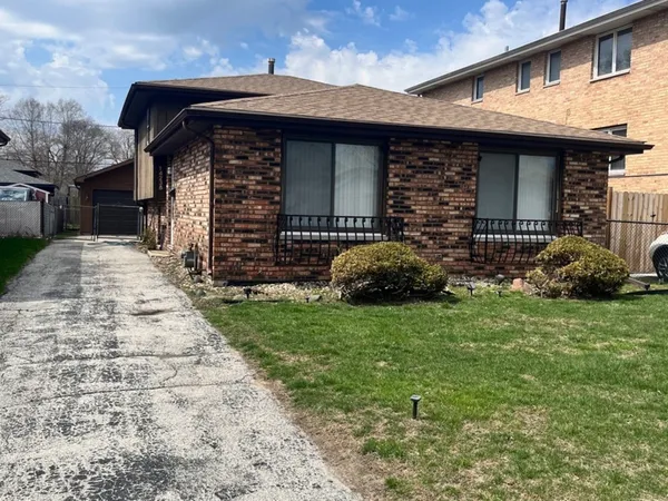 $195,000 | 14238 South Manistee Avenue, Burnham, IL 60633