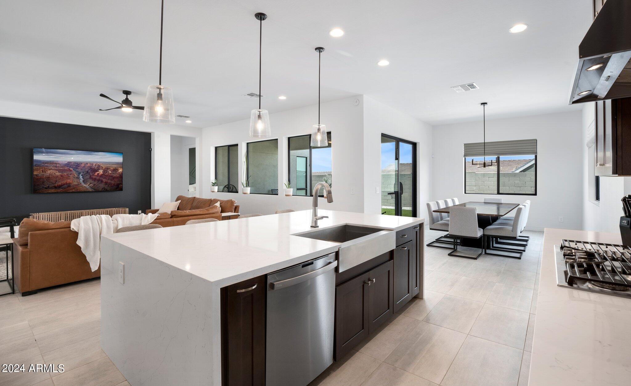 812 East Summerside Road Phoenix, AZ 85042 - Photo 12 of 64