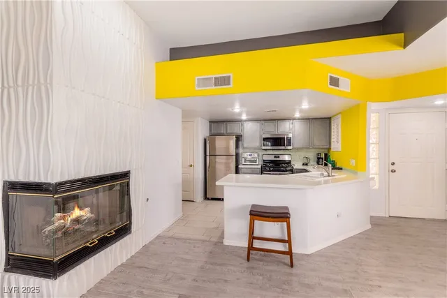 $1,595 | 7400 West Flamingo Road, Unit 2006, Las Vegas, NV 89147