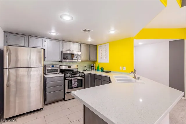 $1,595 | 7400 West Flamingo Road, Unit 2006, Las Vegas, NV 89147