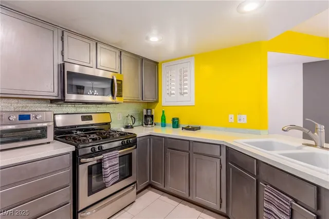 $1,595 | 7400 West Flamingo Road, Unit 2006, Las Vegas, NV 89147