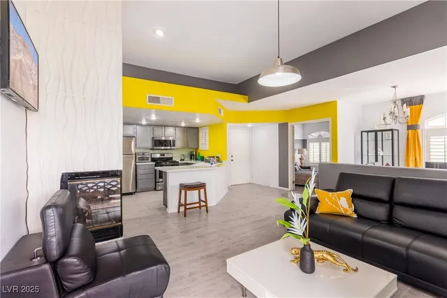 $1,595 | 7400 West Flamingo Road, Unit 2006, Las Vegas, NV 89147