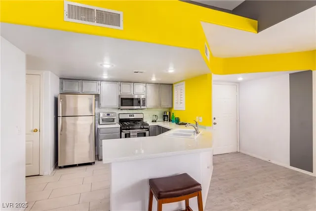 $1,595 | 7400 West Flamingo Road, Unit 2006, Las Vegas, NV 89147