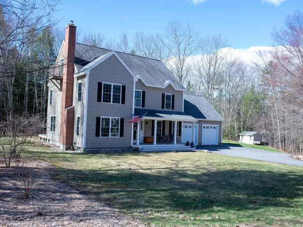 $879,900 | 28 Fieldstone Drive, Dover, NH 03820