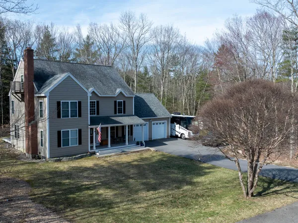 $879,900 | 28 Fieldstone Drive, Dover, NH 03820