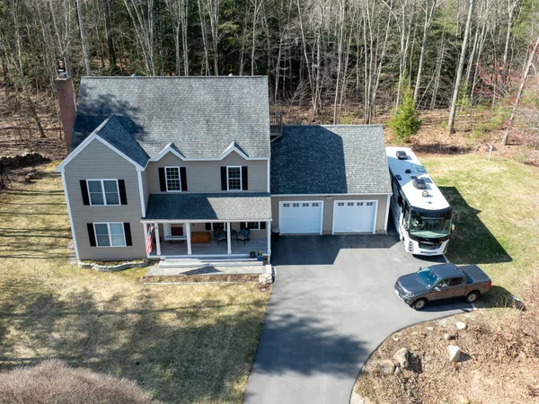 $879,900 | 28 Fieldstone Drive, Dover, NH 03820