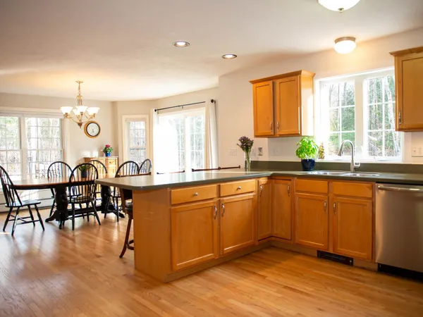 $879,900 | 28 Fieldstone Drive, Dover, NH 03820
