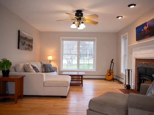 $879,900 | 28 Fieldstone Drive, Dover, NH 03820