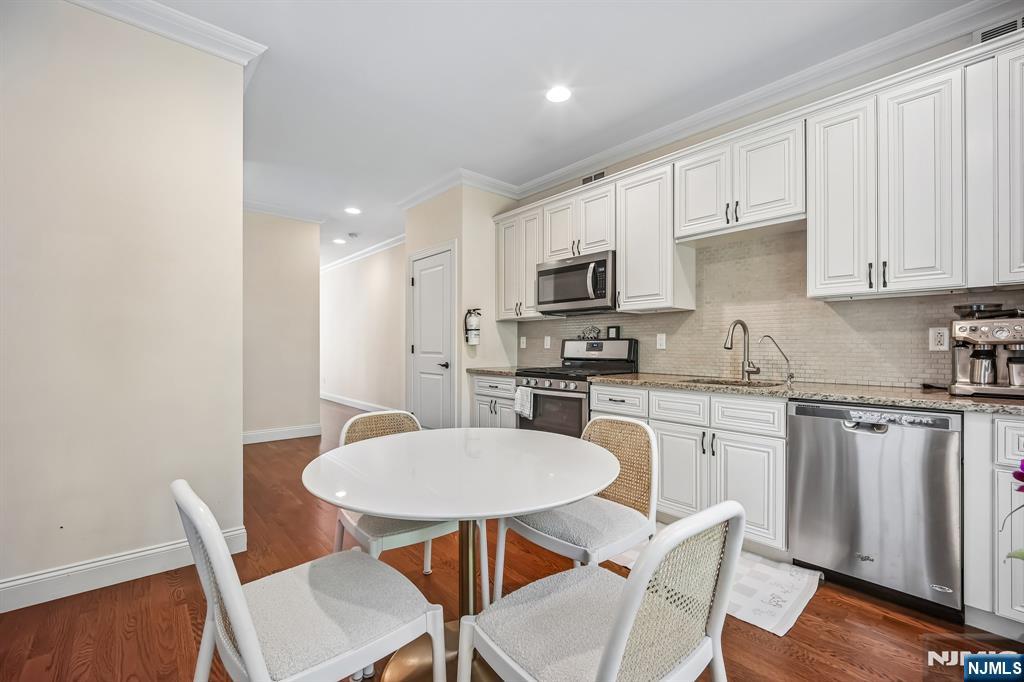 39 Grove Street, Unit B Tenafly, NJ 07670 - Photo 10 of 24