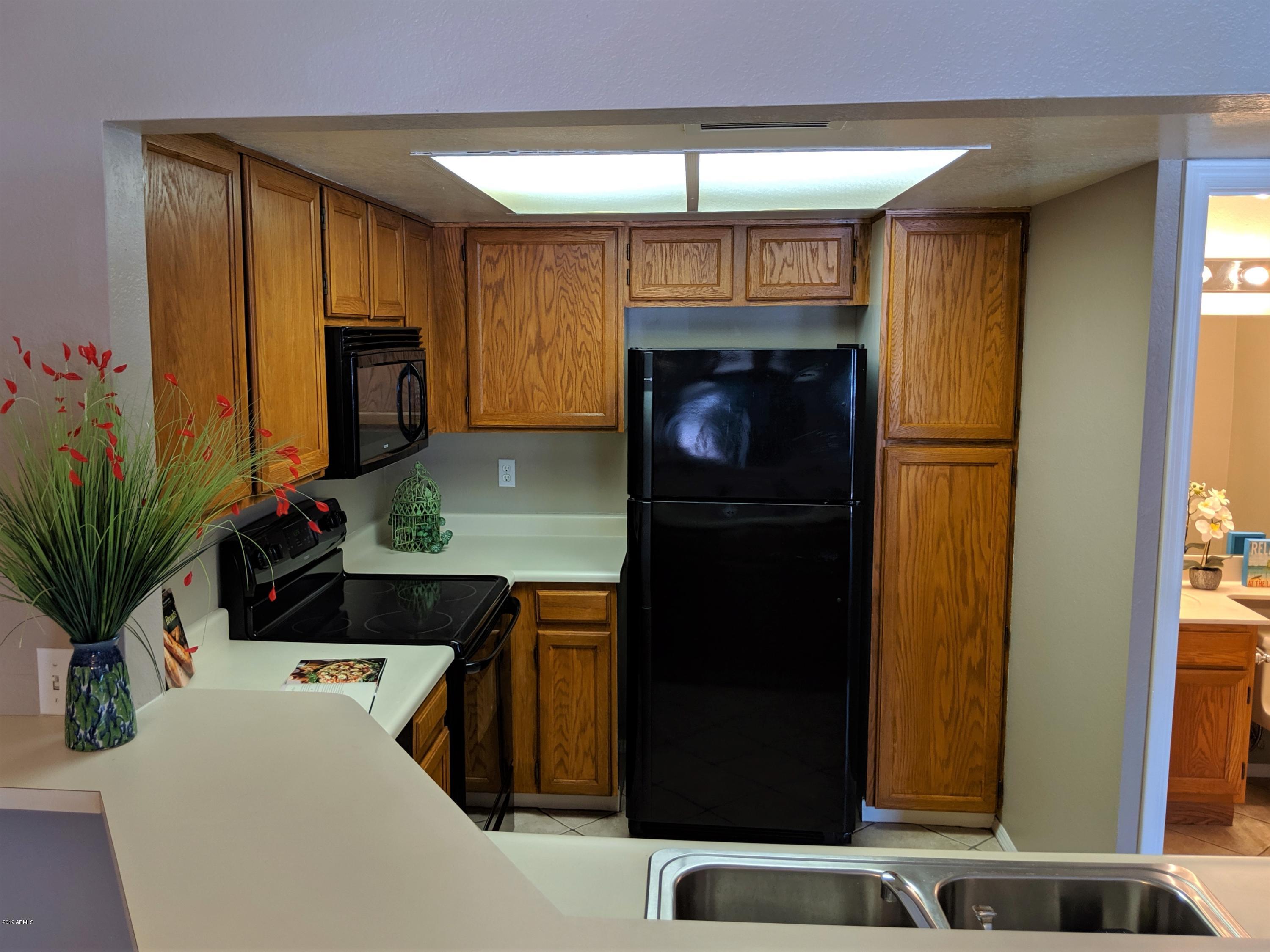 1645 West Baseline Road, Unit 2006 Mesa, AZ 85202 - Photo 4 of 32 Kitchen w all appliances