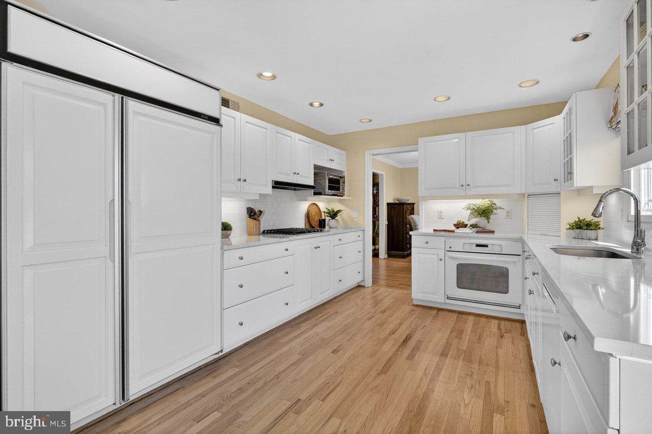 101 Mill Pond Road Belle Mead, NJ 08502 - Photo 8 of 29 Sub-Zero Frig, HW Floors & Recessed Lights