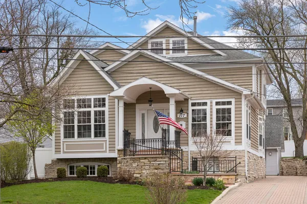 $899,000 | 117 North Park Boulevard, Glen Ellyn, IL 60137