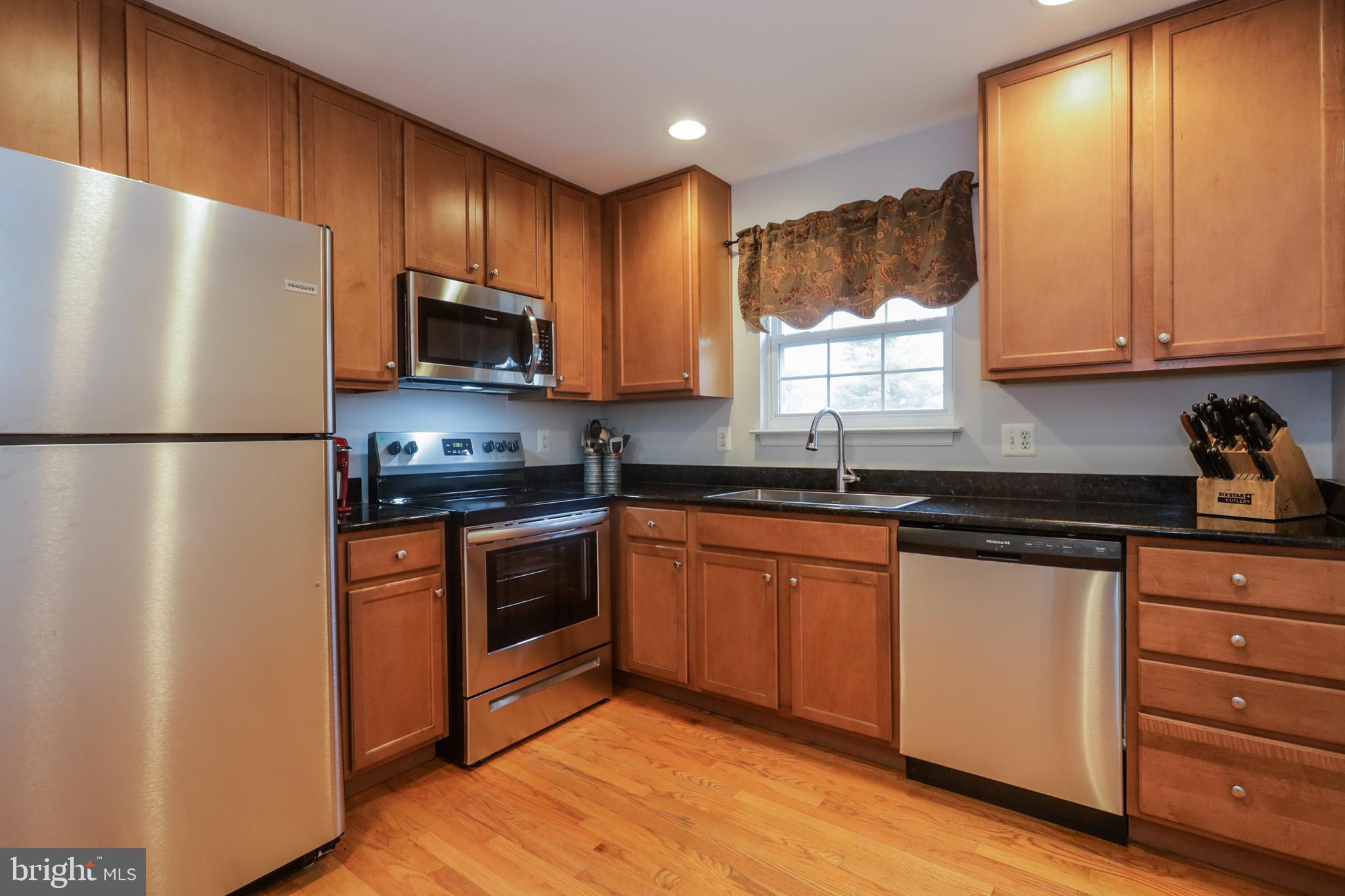 106 Rothwell Road Wilmington, DE 19805 - Photo 9 of 26 Kitchen with Stainless Steel Appliances