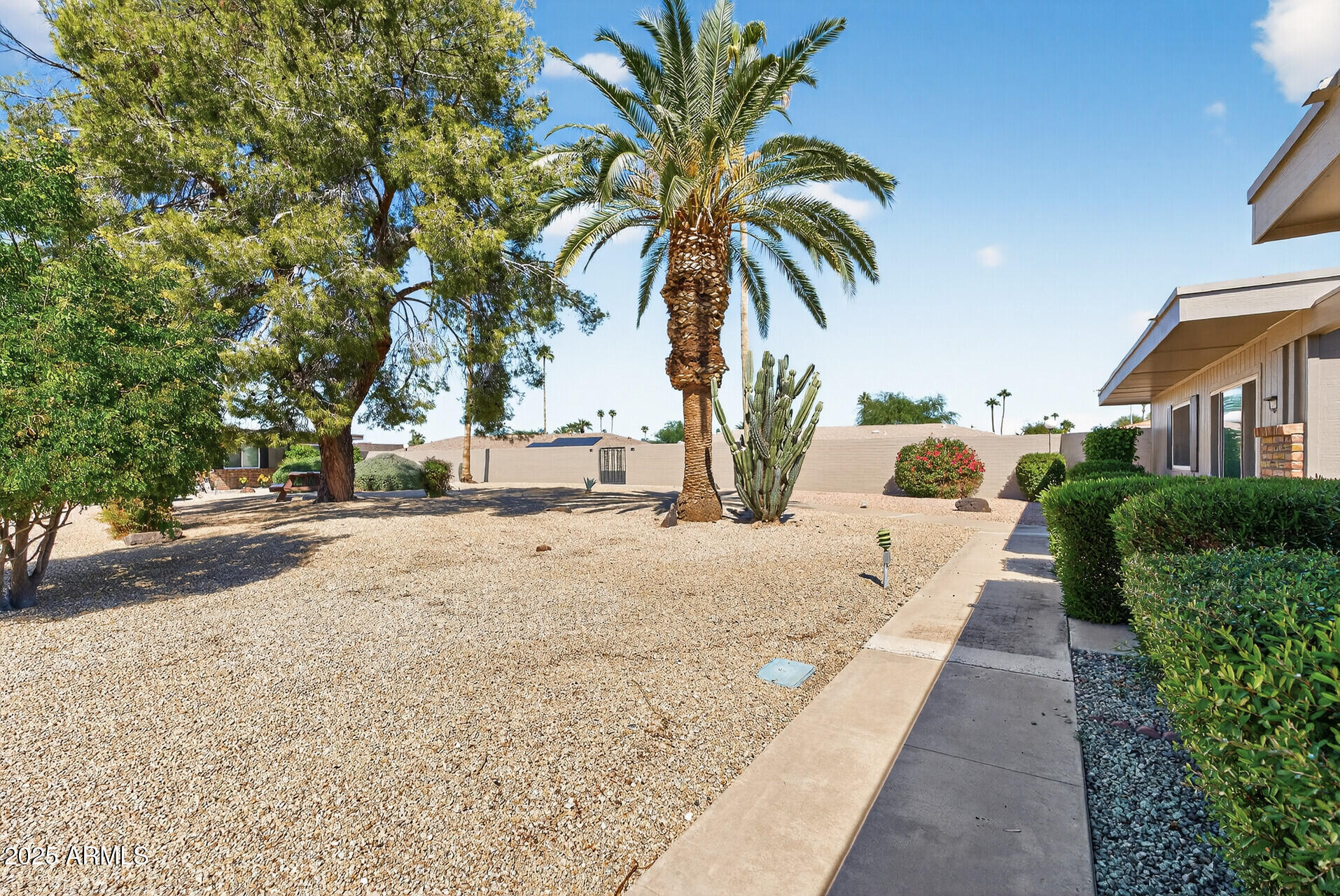 14229 North Palm Ridge Drive Sun City, AZ 85351 - Photo 4 of 45 04_14229_W_Palm_Ridge_Dr4_mls