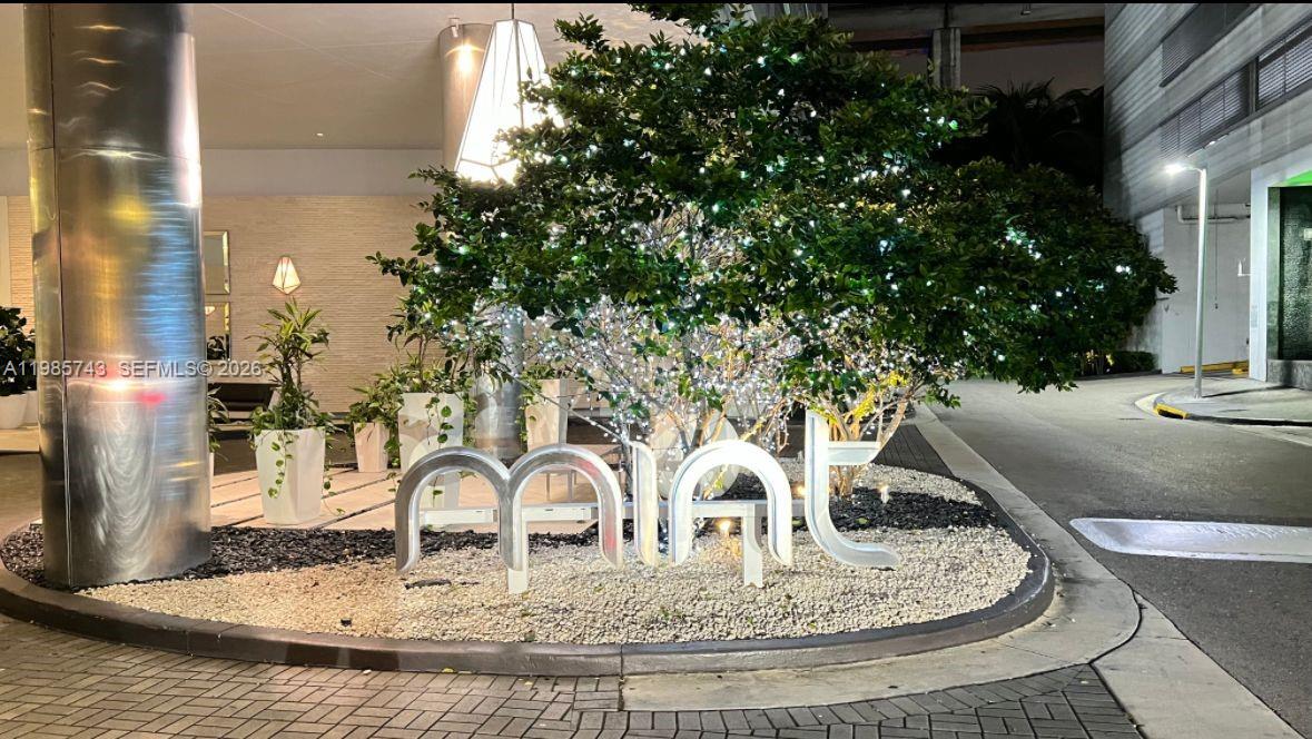 92 Southwest 3rd Street, Unit 2510 Miami, FL 33130 - Photo 31 of 31 a view of a dining room with furniture